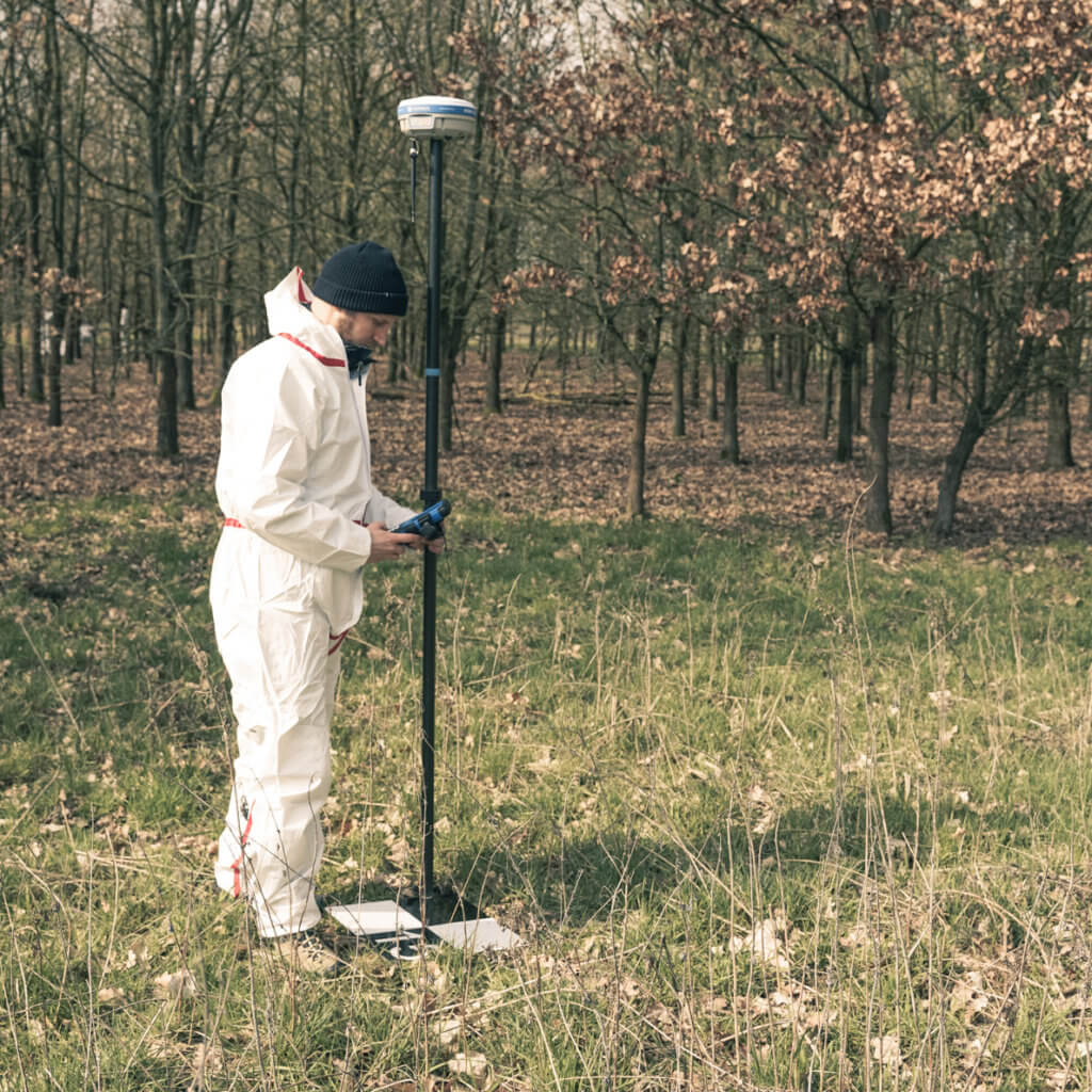 GNSS-rover-stonex-ground-control-points-uav-drone-checkerboard
