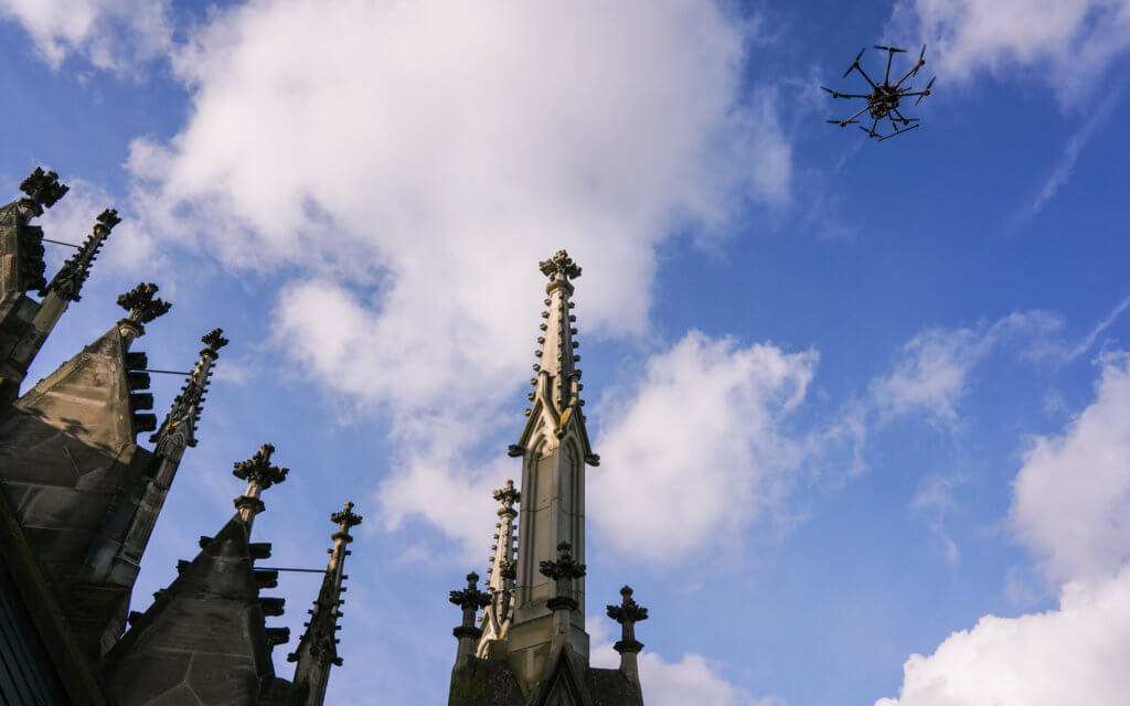 Drohne-Kirchen-Fassade-Kirchturm-Denkmal-Vermessung-UAV-Denkmalschutz-Digitalisierung-Kulturgut-3D-Vermessung-Inspektion-Schadenskarierung-Dokumentation-3D-Modellierung