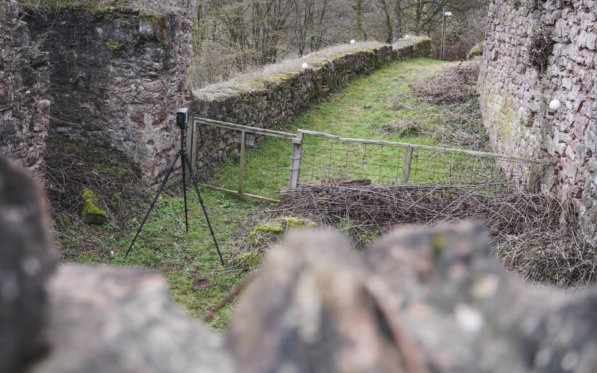 3D-Vermessung-Burg-per-Laserscanner-Drohnenvermessung-Bildvermessung-3D-Laserscans-Burg-Freienstein-Odenwald Faro-Focus-S-3D-Laserscanning-LiDAR-Scanning-terrestrische-3D-Scans-Burg-Burgruine-Denkmalvermessung-3D-Denkmal-Vermessung-3D-Vermessung-Burgen-Drohnenvermessung