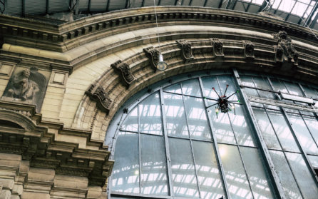 Hauptbahnhof-Frankfurt-Innen-Indoor-Photogrammetrie-Drohne-DB-Station-Service-3D-Fassadenaufnahme-per-Drohne-zur-Vermessung-CAD-Modellierung-Deutsche-Bahn