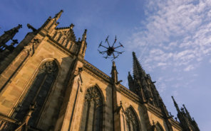 Photogrammetrie-Drohne-Vermessung-LOGXON-Gebaeudebaufnahme-Kirche-3D-Denkmalvermessung-mittels-Drohne