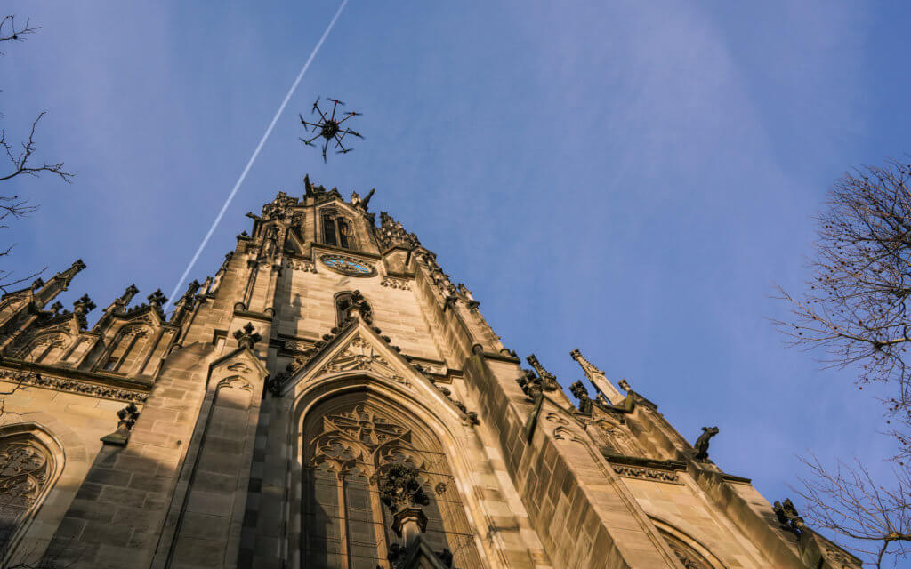 3D-Denkmalvermessung-mittels-Drohne-Photogrammetrischer-Drohnenaufnahmen-Photogrammetrie-Drohne-LOGXON-Gebaeudebaufnahme-Kirchturm-Elisabethenkirche-Basel-Schweiz