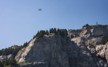 Felswand-Photogrammetrie-Drohne-UAV-Hexacopter-RPAS-Multicopter-LOGXON-PORTER-Drohnenaufnahmen-digitales-Gelaendemodell-Milchseilbahn-Fidaz-Flims-Schweiz