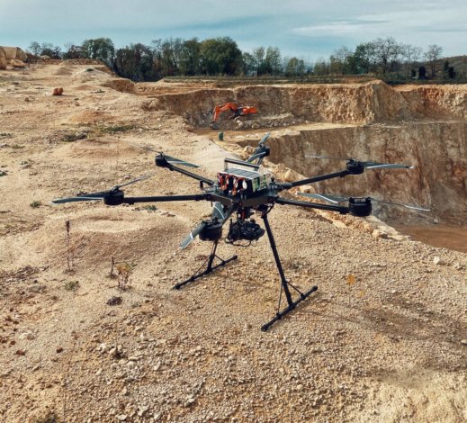 Photogrammetrische-Gelaendevermessung-Steinbruch-Drohne-mit-Logxon-Porter-Drohne-UAV-Hexacopter