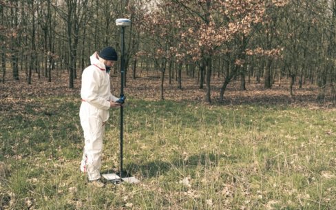 GPS-DGPS-GNSS-Vermessung-fuer-UAV-LiDAR-Vermessung-zur-Erfassung-der-Vegetationsstruktur-von-Waldflächen-Elbe-Elbvorland-Brandenburg