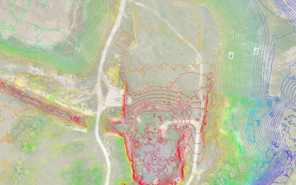 Ausschnitt-Hoehenlinienplan-mit-Orthofoto-Ergebnis-DGM-Erstellung-eines-Steinbruchs-aus-Drohnendaten