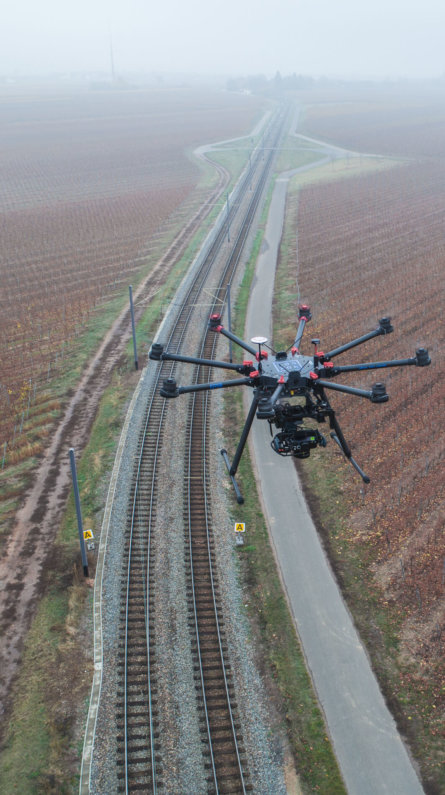 Photogrammetrie-Drohne-LOGXON-DJI-S1000-plus-Sony-rx1-mk2-Trassenvermessung-per-Drohne-3D-Bestandsaufnahme-Bahntstrecke-Rheinland-Pfalz