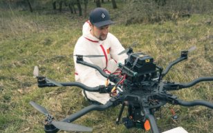 UAV-Pilot-Drohnen-Pilot-LOGXON-Alta-8-GeoSLAM-ZEB-HORIZON-UAV-LiDAR-Vermessung-zur-Erfassung-der-Vegetationsstruktur-von-Waldflächen-Elbe-Elbvorland-Brandenburg
