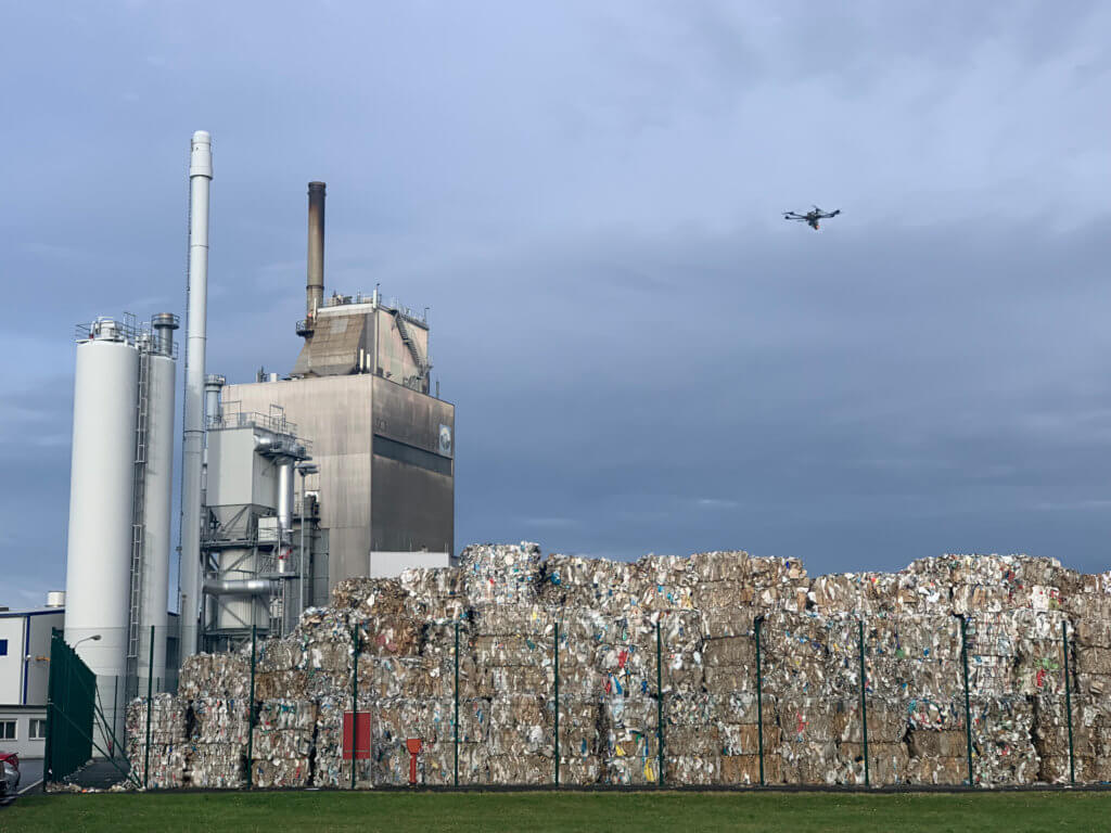 Papier-Ballen-Papier-Mieten-Vermessung-Altpapier-Drohne-digitale-Bestandsaufnahme-Volumenberechnung-Massenbestimmung-Halden-Mieten-Haufwerken-mit-Drohnen