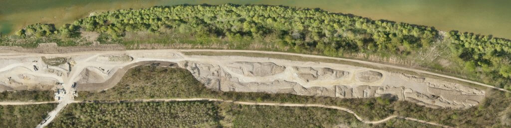 Fluss-Ufer-Wasser-Luftbild-Baustelle-Damm-Wald-Luftaufnahme-Drohne-UAV-Verzerrungsfreies-georeferenziertes-Luftbild-Passtrasse-True-DOP-Digitales-True-Orthophoto-aus-Drohnenaufnahmen