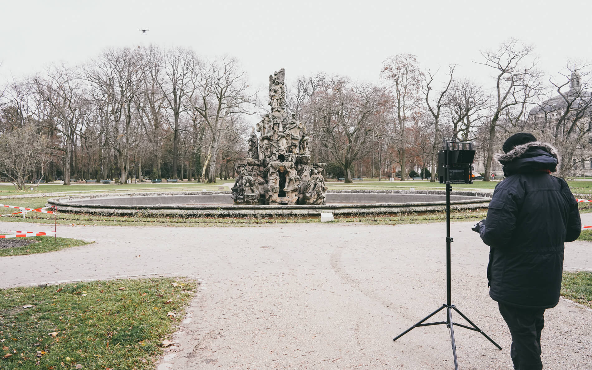3D-Datenerfassung-Hugenottenbrunnen-pilot-drohne-photogrammetrie-flug-uav-vermessung-scan-scanservice-uavservice-stativ-monitor
