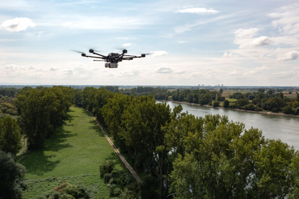 Vermessung-Hochwassergebiet-DGM-Vermessung-LiDAR-Drohne-3D-Gelaendeaufnahme-mit-hoher-Punktdichte-per-LiDAR-Drohne-Uferbereich-Damm-Hochwasser